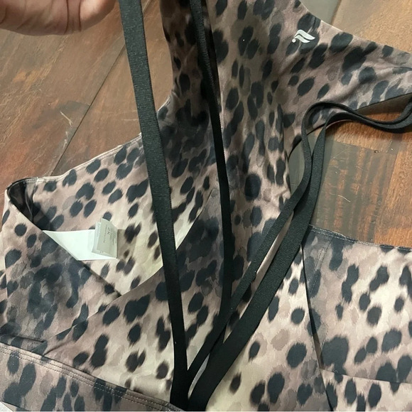 Fabletics Medium Impact Sports Bra Women’s 2X No Padding Strappy Athletic - Picture 3 of 5